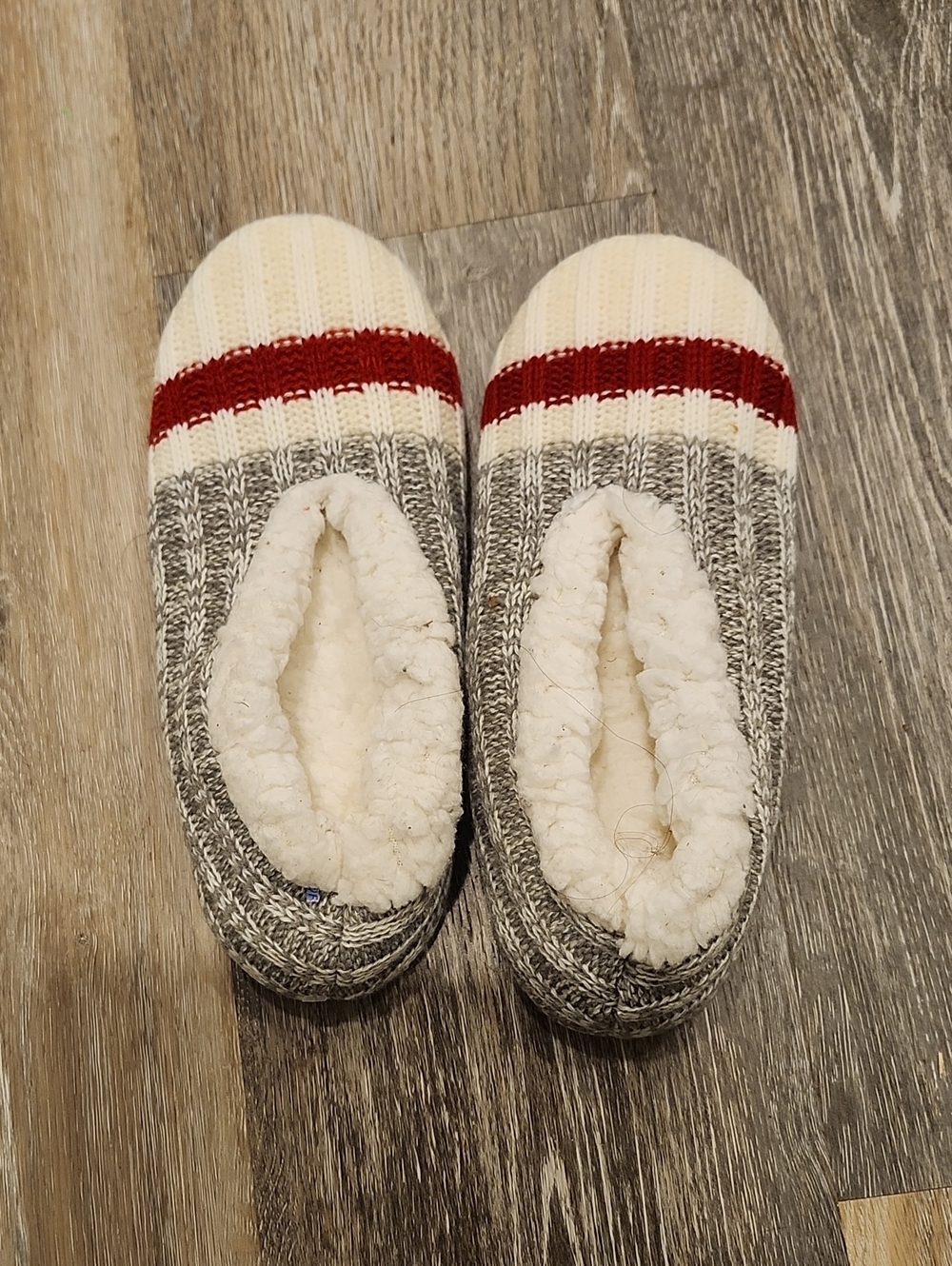 Cozy Knit Lined Women's Slippers - Cream, Gray & Red NEW Never Worn